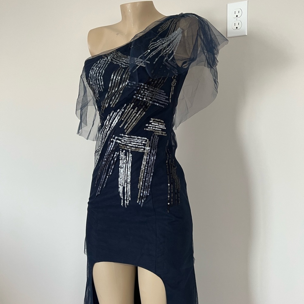 BCBGMAXAZRIA “Malia” Tulle Sequin Gown
Size: 0 | Color: Navy Blue - Picture 8 of 10